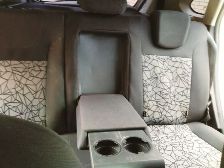 Как установили подлокотник задних сидений от Мерседес на Lada XRAY Как установили подлокотник задних сидений от Мерседес на Lada XRAY