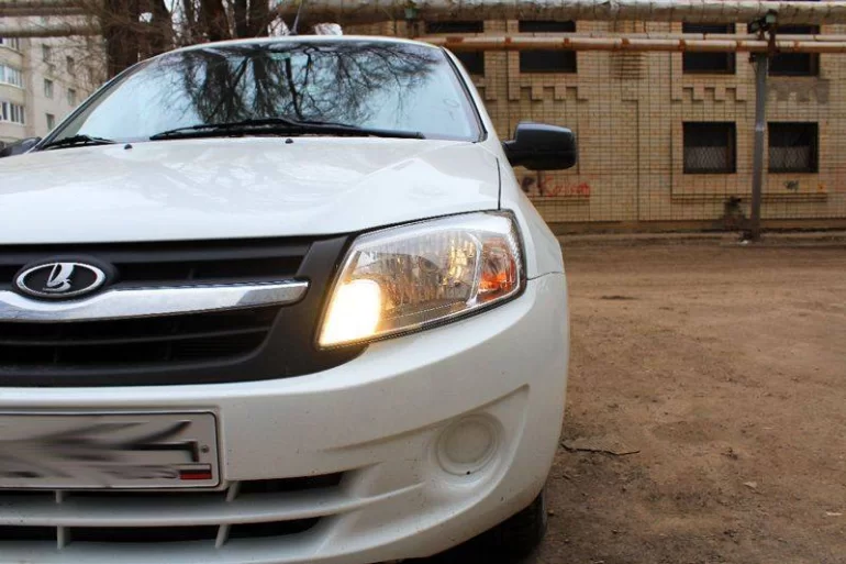 Левая фара не светит ближним, но светит дальним