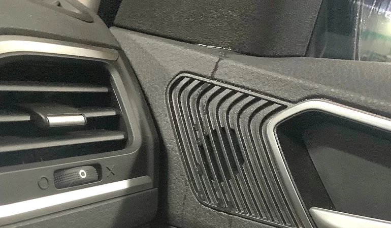 Что делать если протекает вода в салон через боковые зеркала на Lada Vesta NG