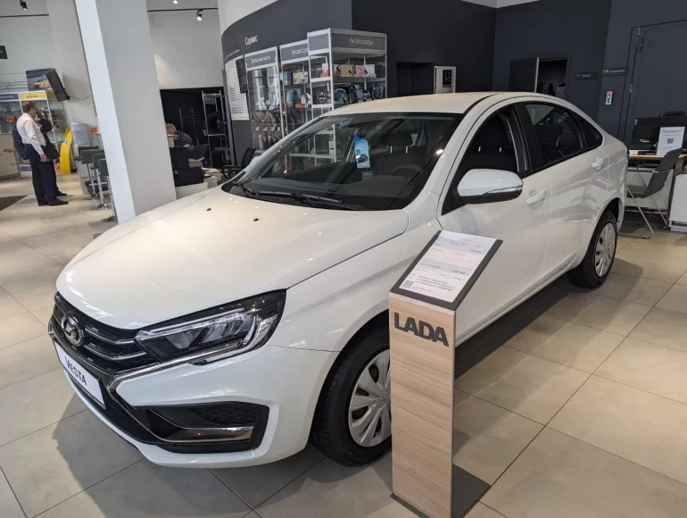 АВТОВАЗ может массово повысить цены на LADA осенью 2024 года, новые подробности