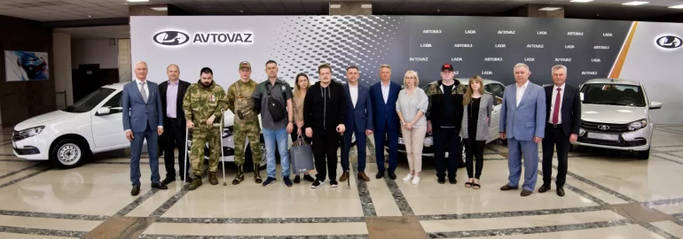 АВТОВАЗ передал очередные 6 автомобилей заводчанам-инвалидам СВО