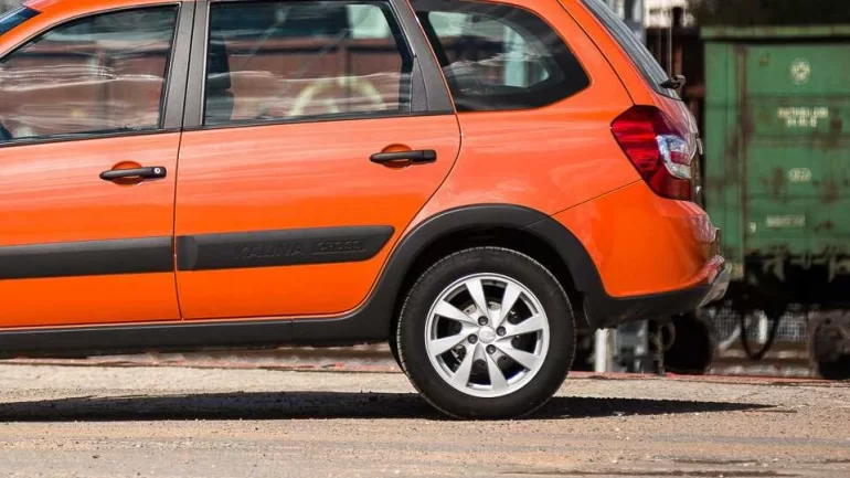 Клинит заднее колесо