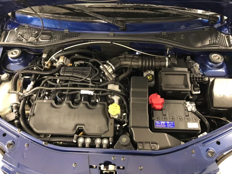 Троит на бензине, на газу работает хорошо