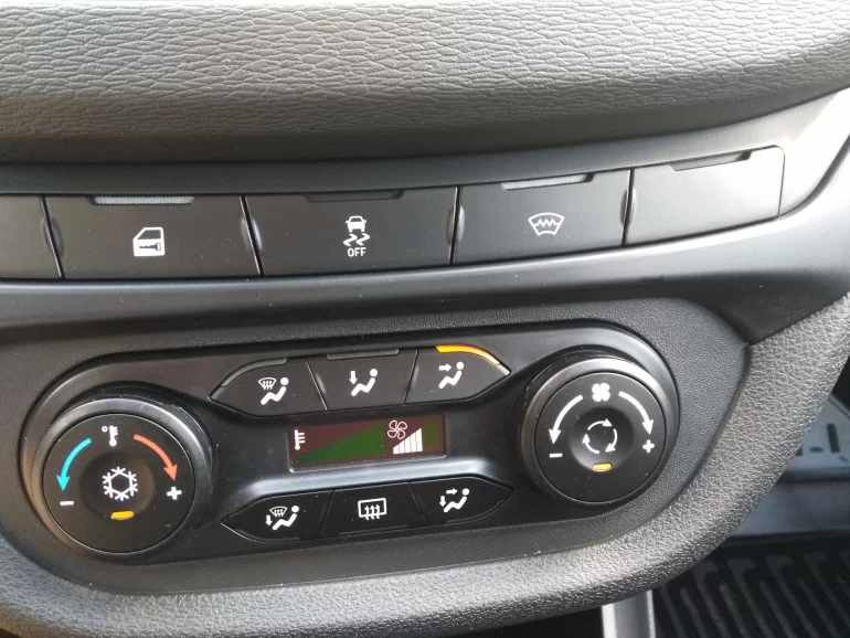 Сел АКБ после этого перестал работать обогрев стёкол и зеркал, подсветка блока климат-контроля