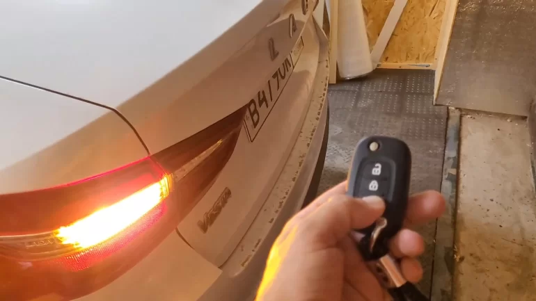 Как восстановить открытие крышки багажника с брелока на Lada Vesta NG