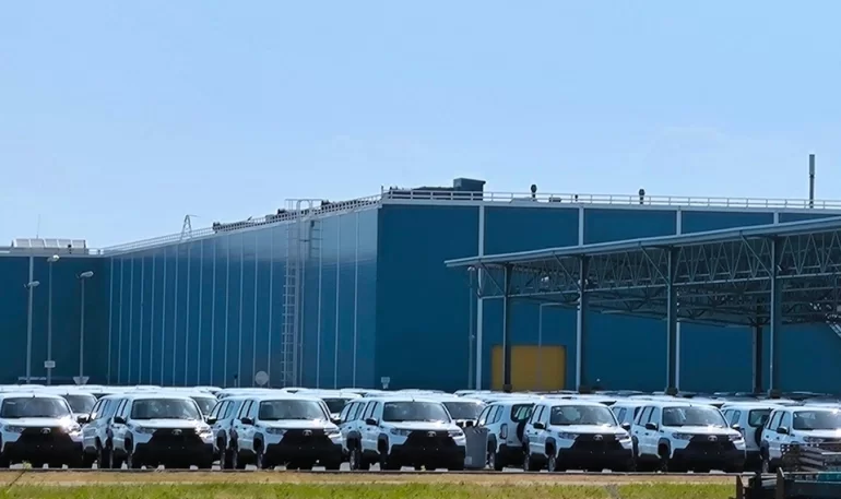 На площадке АВТОВАЗа скопились некомплектные Lada Niva из-за нехватки деталей, новые подробности