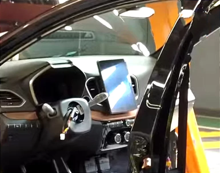 Временно остановлена работа линии сборки автомобилей LADA Vesta