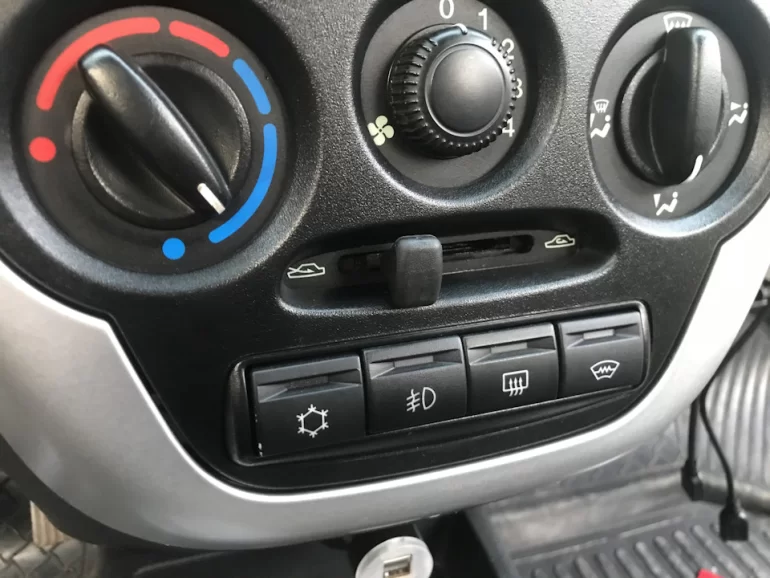 Печка не дует на лобовое стекло