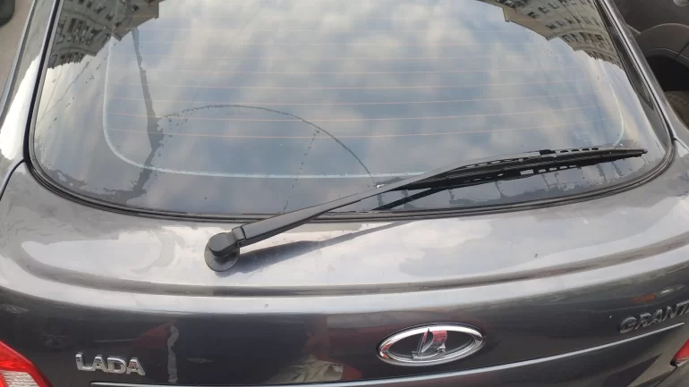 Задний стеклоочиститель Гранта: можно заменить только щетку или менять все в сборе?