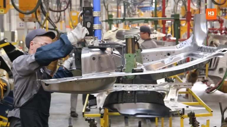 АВТОВАЗ доработал участок сварки правой и левой боковины АВТОВАЗ доработал участок сварки правой и левой боковины