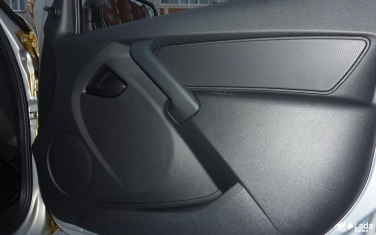 Через bluetooth не играют правые колонки