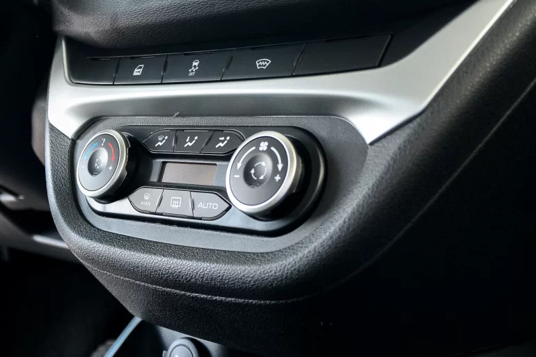 Не работает подсветка кнопок климатической системы и аварийки