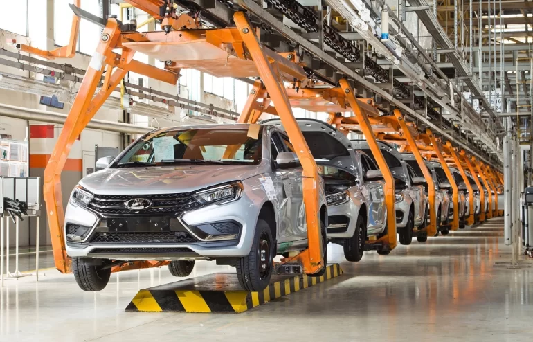 Рабочему АВТОВАЗа хотели дать взятку, чтобы покрывать брак на линии Lada Vesta