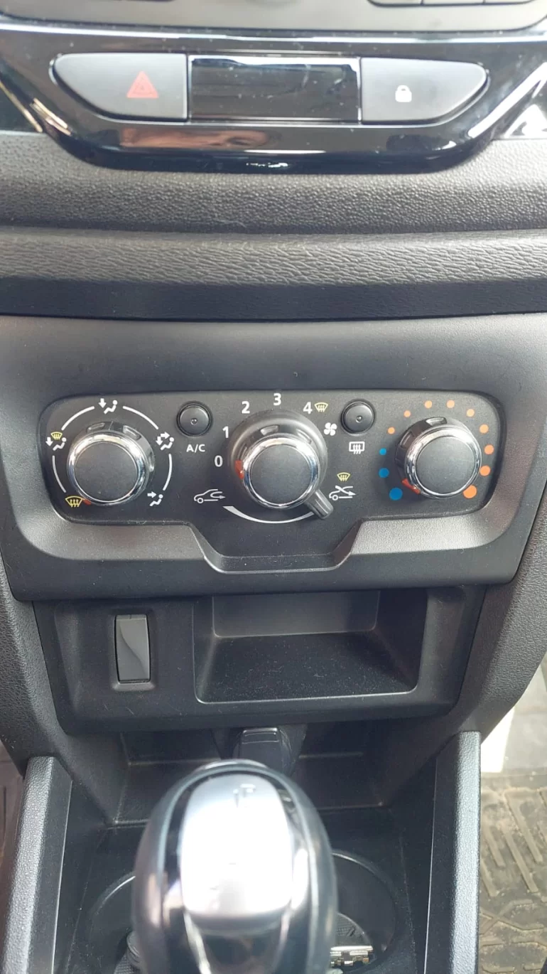 Хочу поставить обогреваемое ветровое стекло, какую кнопку выбрать?