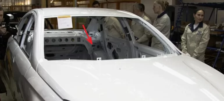 Как достать случайно упавшую деталь из задней стойки дверей Весты?