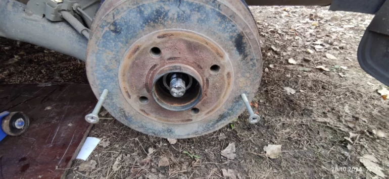 Как снять прикипевший задний барабан