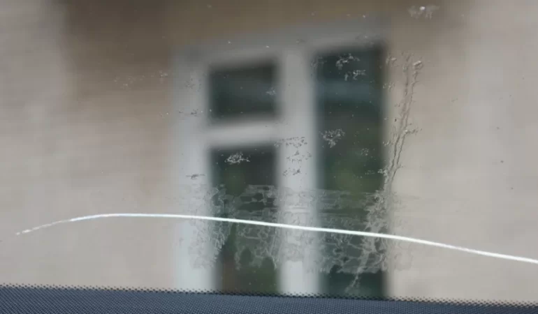 Трещина на лобовом стекле с внутренней стороны можно отремонтировать?