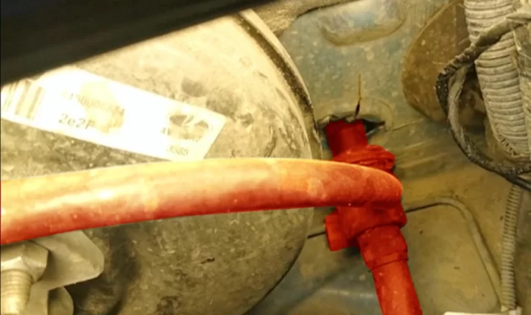 Доработка места крепления цилиндра сцепления в моторном щите Lada Vesta