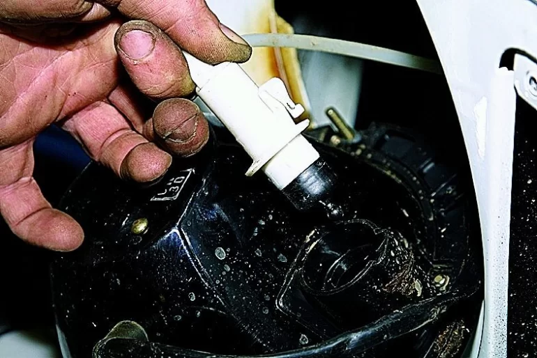 Ищу схему корректора фар на Ниву и чем его заправлять?