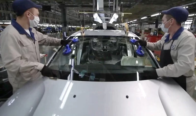 АВТОВАЗ получит отечественный герметик для вклейки автостекол?