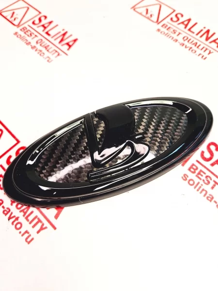 Шильдик ладья "Чёрный глянец" с карбоновым основанием для Lada Granta, Kalina, Priora