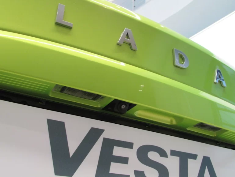 Перестала работать штатная камера заднего вида Весты