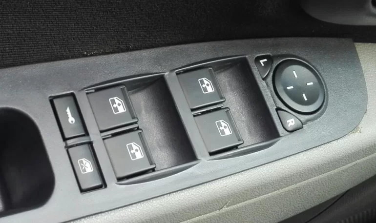 Задний ЭСП включается при работе переднего ЭСП