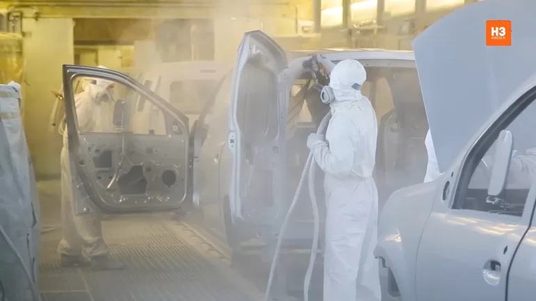 Простая доработка в цехе окраски кузова Lada Largus помогла избежать непрокрасов Простая доработка в цехе окраски кузова Lada Largus помогла избежать непрокрасов