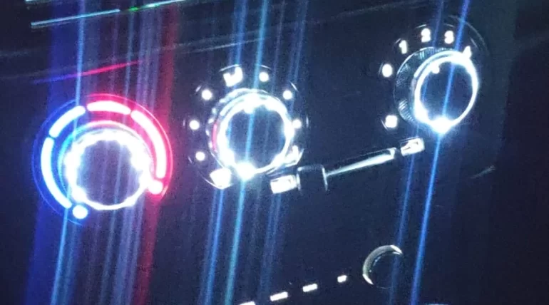 После доработки стали мерзнуть ноги и плохо отходит лобовое стекло