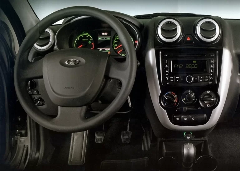 Слышен треск при повороте руля до упора