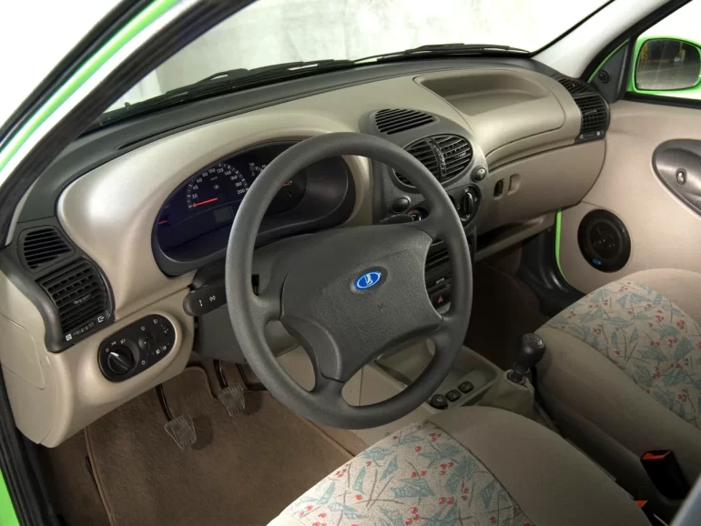 Удар при повороте руля в крайних положениях