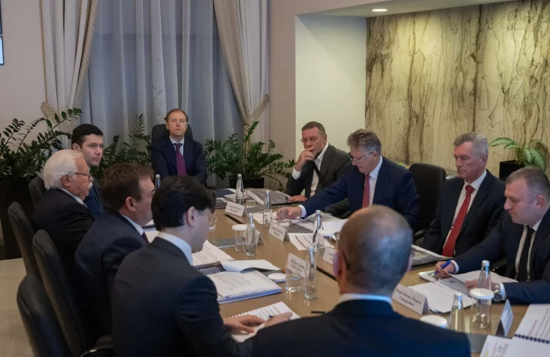 Денис Мантуров провёл заседание Совета директоров АВТОВАЗа в конце 2024 года