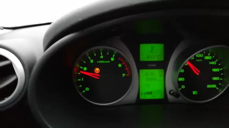 Во время движения на панели мигает шестеренка и АМТ перестала включать 5 передачу