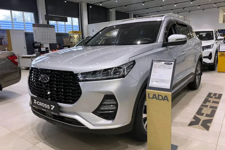 Автомобили XCITE X-Cross 7 продают ниже рекомендованной розничной цены?