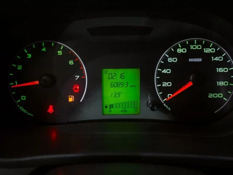 Стрелка спидометра падает на ноль и руль становится мягким