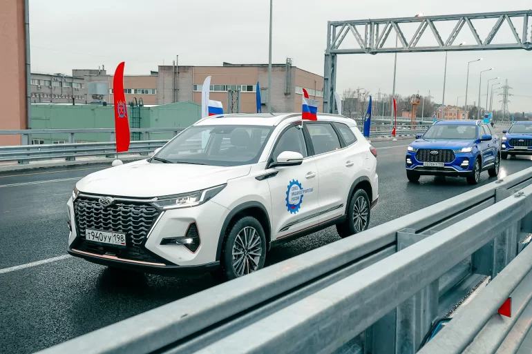 Кроссоверы XCITE первыми проехали по Витебской развязке