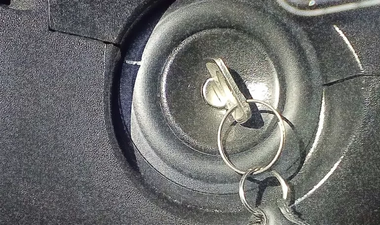 Не заводится с первого раза, стартер не крутит больше секунды