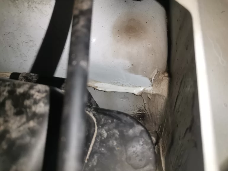 Ржавчина на передних стаканах спустя 4 года, гарантийный случай?