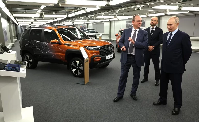 Путин посетил АВТОВАЗ в начале 2025 года