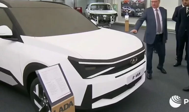 АВТОВАЗ показал концепт нового минивэна LADA «Б-Вэн»