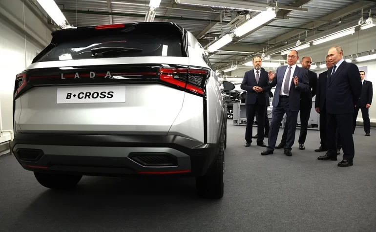 Первые фото и видео нового кроссовера Lada Azimut на базе Vesta (B+ Cross)