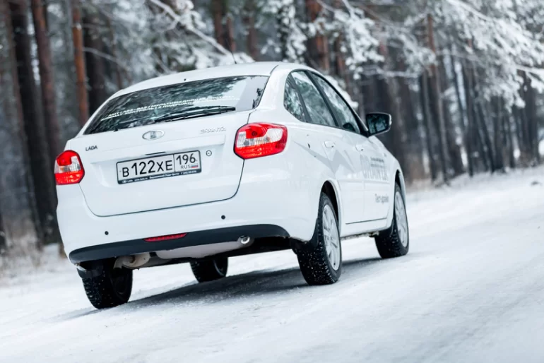 На трассе температура падает до 50-45 градусов, в машине холодно