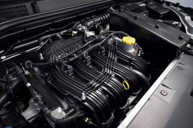 После замена сальника у дилера начало вытекать масло из двигателя