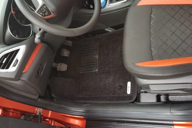 Сыро под ковриком водителя при работе кондиционера