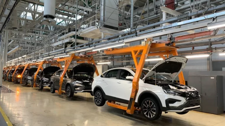 АВТОВАЗ сократит выпуск автомобилей к лету 2025 года?