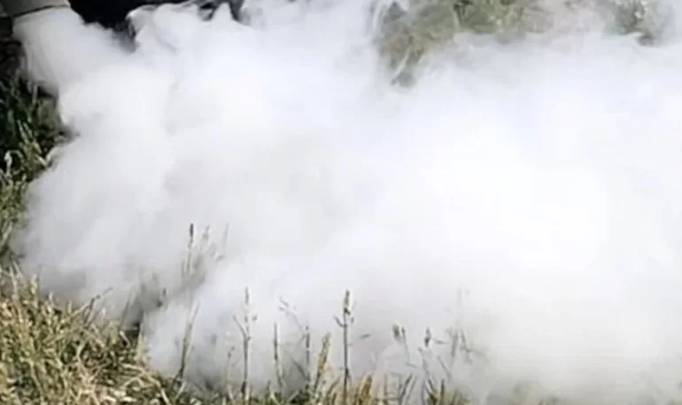 При начале движения цокот пальцев и сизый дым