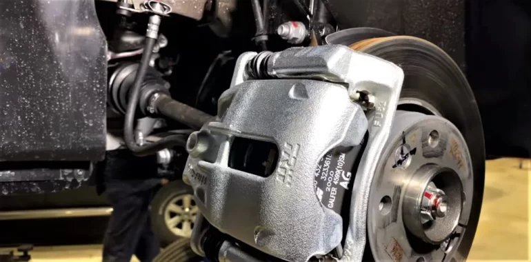 Скрип тормозов без нажатия на педаль тормоза