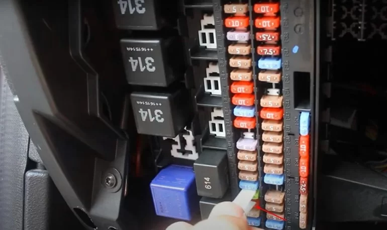 Ищу принципиальную схему монтажного блока Весты 2016 г.в