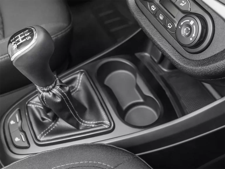 Сильно дергается ручка КПП при нажатии или сбросе газа