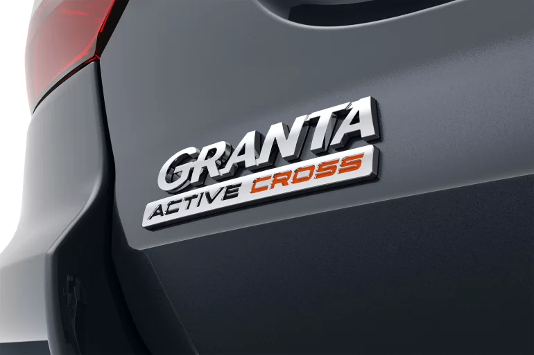 АВТОВАЗ представил новый лифтбек Lada Granta Active Cross